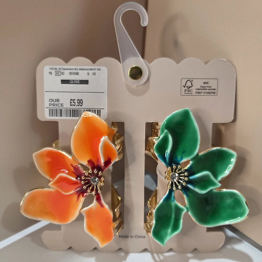 💚🔹️Sunday State🔹️ Floral Hair  - Green and Orange Set Of 2 Metal Claw Clip